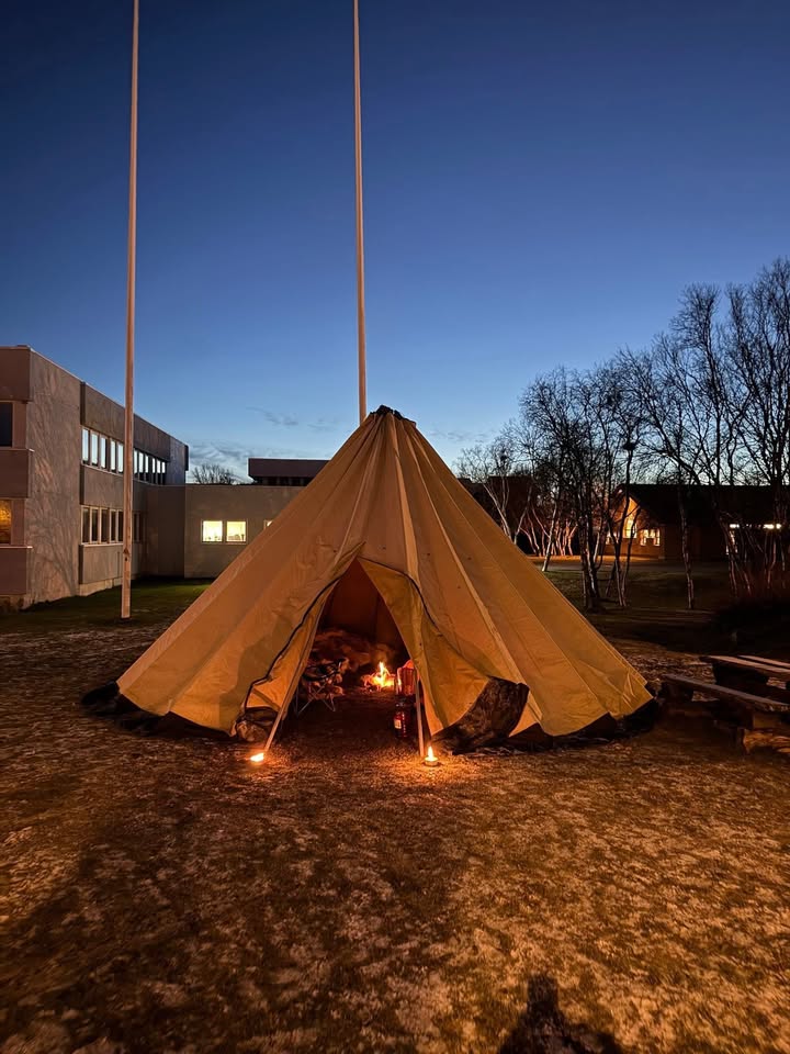 Bålkaffe og blodpannekaker (giellavahkku)