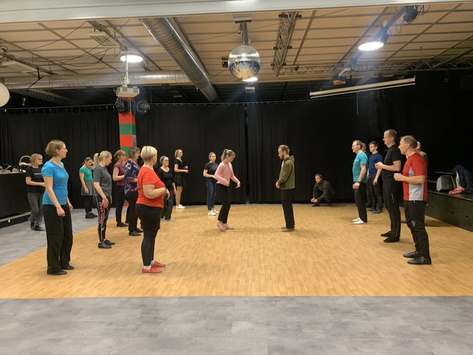 Grunnkurs Folkeswing 4 takter (Kirkenes DanseKlubb)